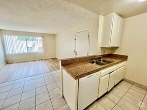 Building Photo - 3917 Spring Dr