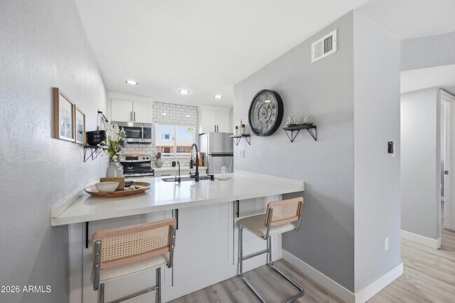 Foto del edificio - 7436 E Chaparral Rd