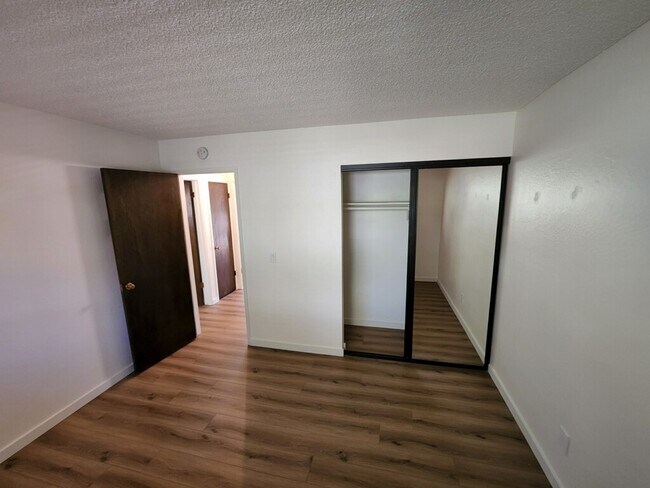 Foto del edificio - 609 Village Blvd