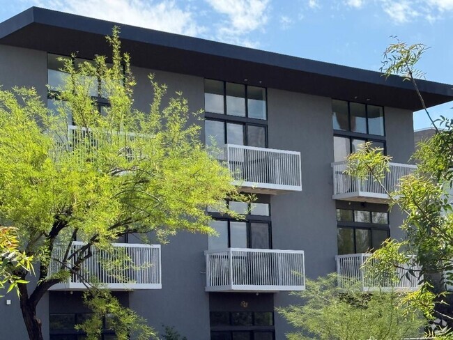 Building Photo - Willetta 15