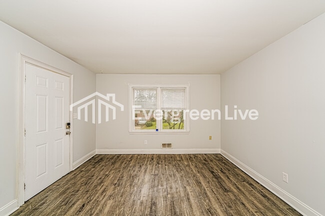 Building Photo - 113 Lawson Dr