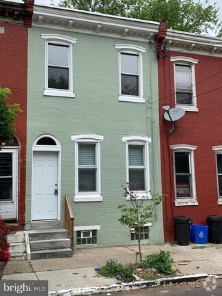 Building Photo - 747 E Woodlawn St