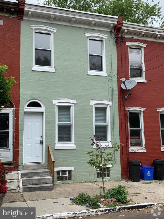 Building Photo - 747 E Woodlawn St