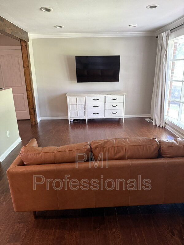 Photo - 149 Neverbreak Dr House