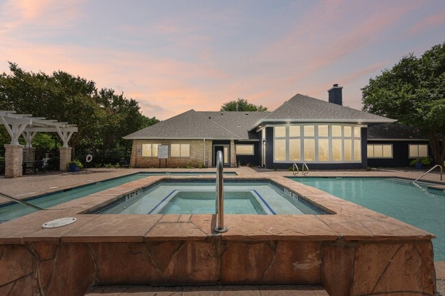 Foto del edificio - Madison Dell Ranch Apartments