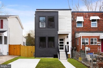 Building Photo - 113 Clifford Ave