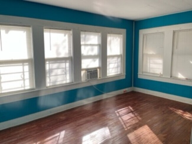 Building Photo - 622 Texas Ave