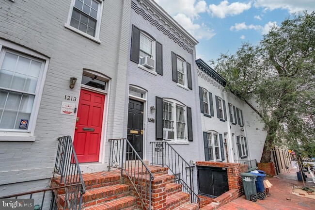 Building Photo - 1211 33rd St NW