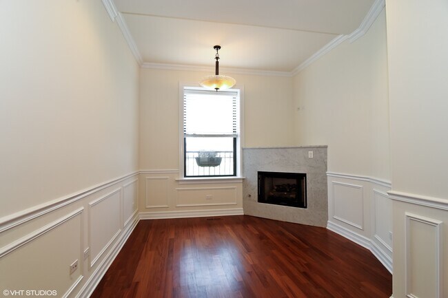 Building Photo - 323 W Webster Ave