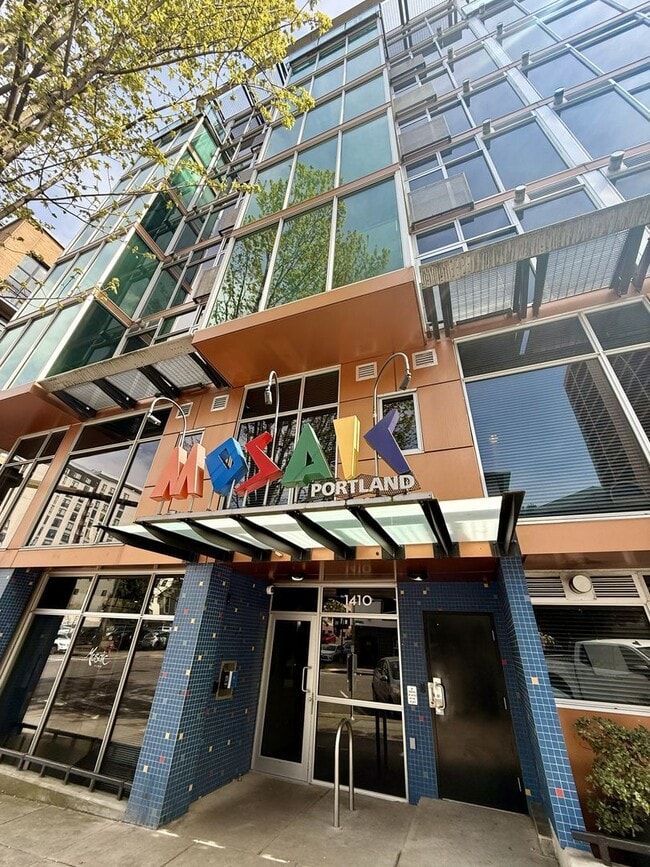 Stunning Penthouse Loft in the Mosaic Condos - Gas Fireplaces, A/C, W/D in unit! - Stunning Penthouse Loft in the Mosaic Condos - Gas Fireplaces, A/C, W/D in unit!