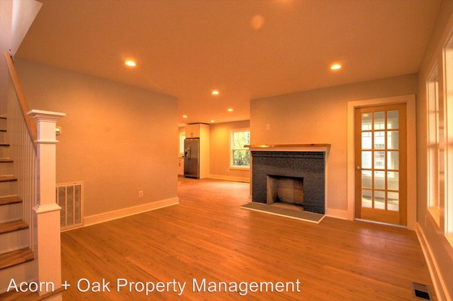 Foto del edificio - 5 br, 3.5 bath House - 410 E. Geer St.