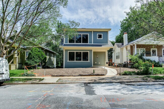Foto del edificio - 512 Whittier St NW