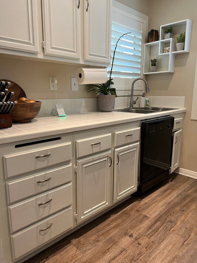 Building Photo - 45 Gavilan