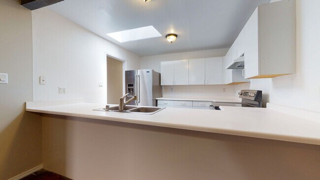 Building Photo - Heart of the north valley 2 bedroom 1 bath