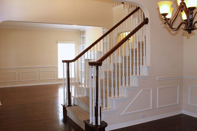 Foto del edificio - 2719 Hidden Lake Dr