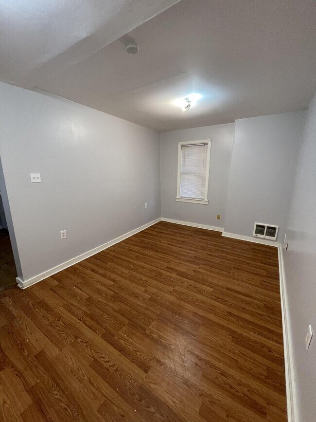 Foto del edificio - 456 Woodlane Ave