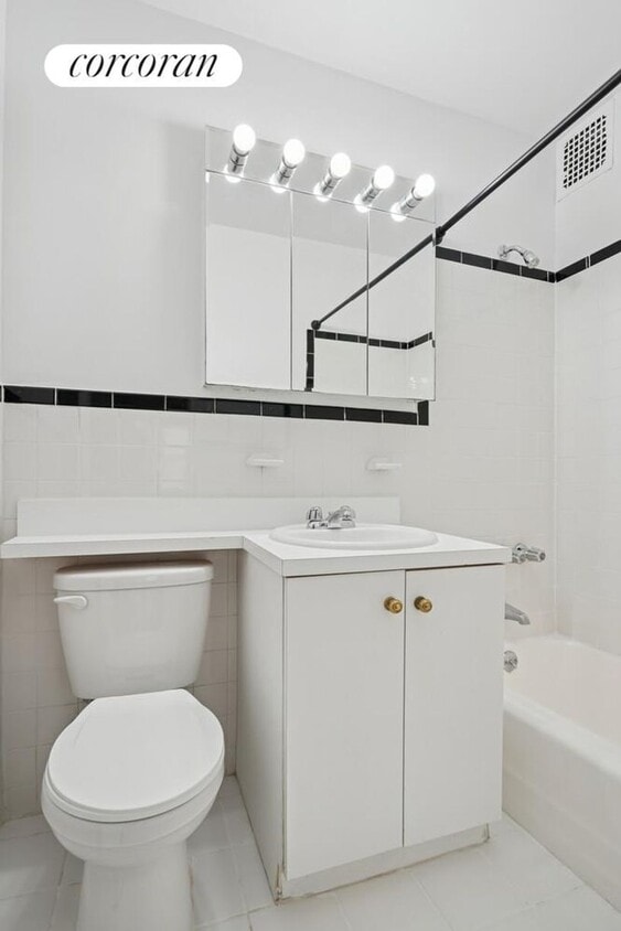 Building Photo - 401 W 56th St