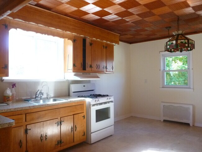 Kitchen - 75 Union Ave