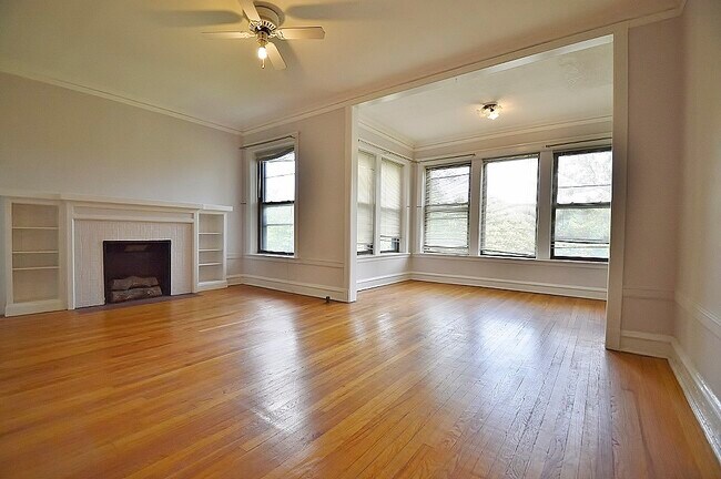 Foto del edificio - 2202 N Kedzie Blvd