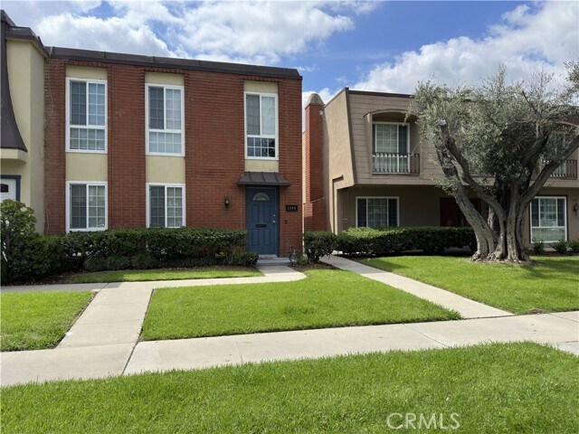 Foto principal - 1794 W Greenleaf Ave