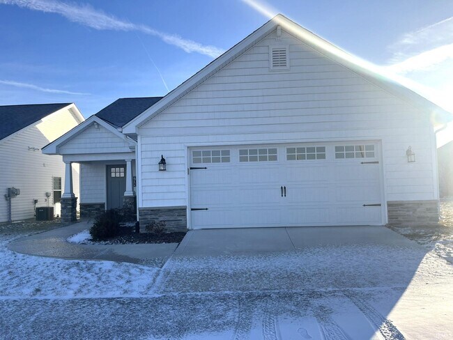 Building Photo - 735 W Hamilton Rd S