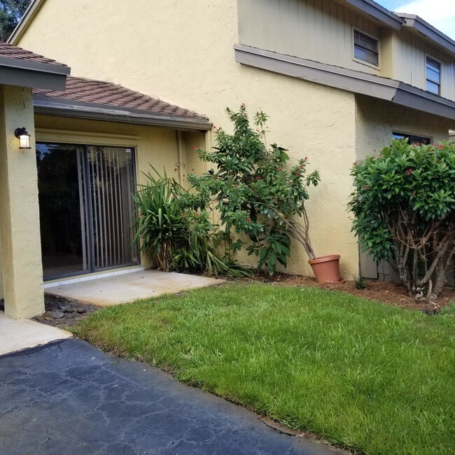 Foto del edificio - 2039  Deer Creek Woodlands Way