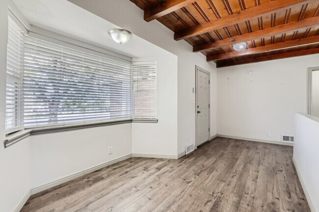 Foto del edificio - 5361 W Janette Ave