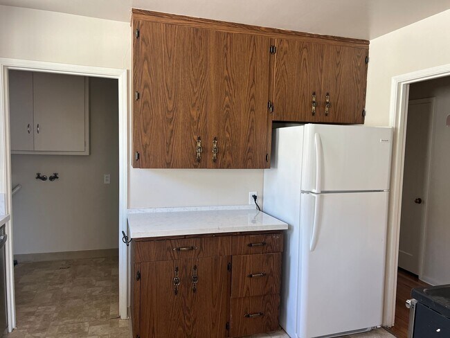 Building Photo - Single Family Home: Spacious 3 bedrooms an...