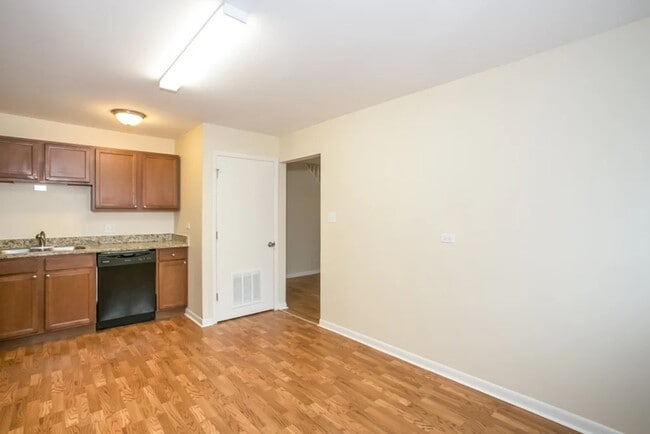 Building Photo - 8441 Lockwood Ave