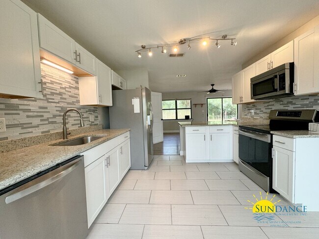 Foto del edificio - Lovely Renovated 3 Bedroom Home in Mary Es...