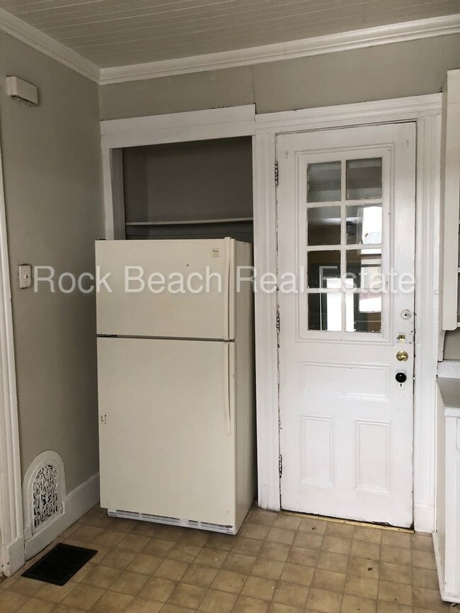 Building Photo - 724 Meigs St