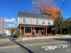 Building Photo - 271 Main St