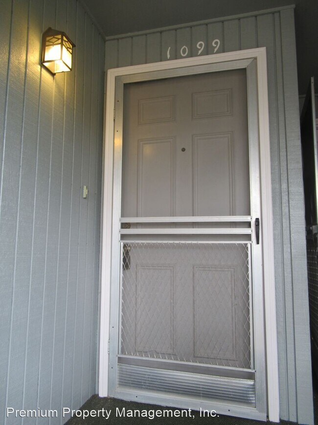 Building Photo - 1095 Waller St SE