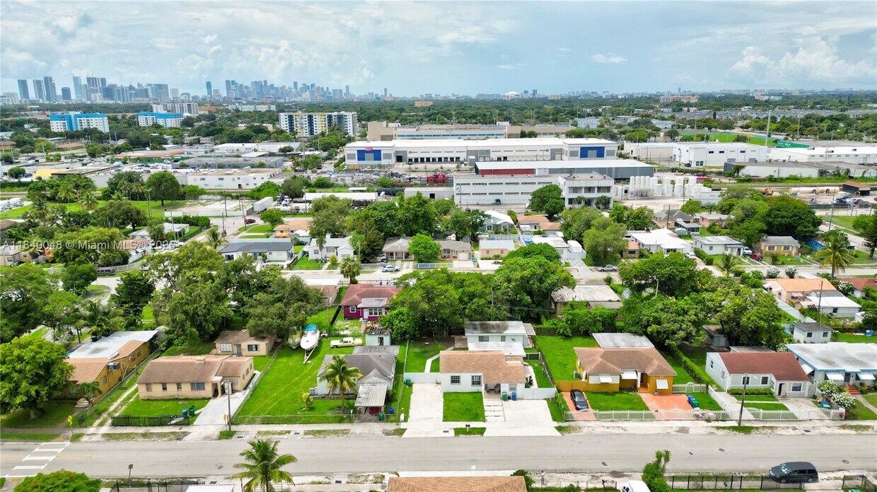 Foto principal - 1036 NW 75th St