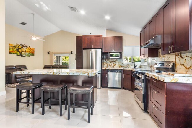 Foto del edificio - 9210 Oak Grove Cir