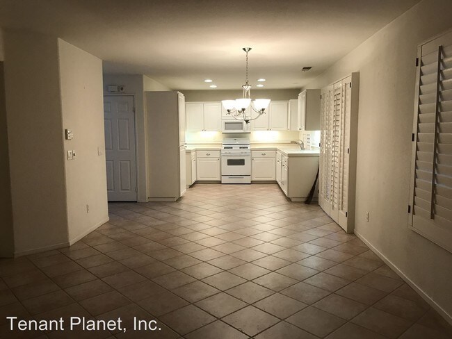 Foto del edificio - 2267 Poppy Hills Dr