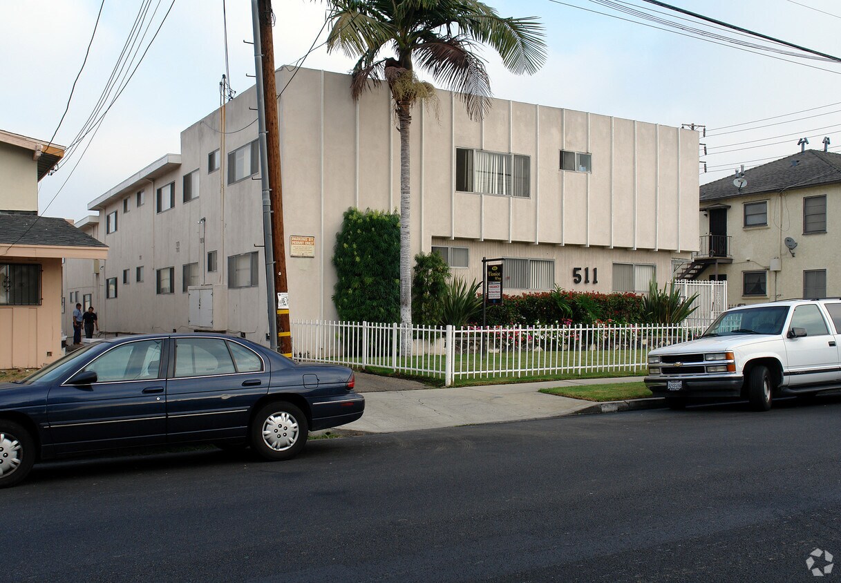Building Photo - 511 Venice Way