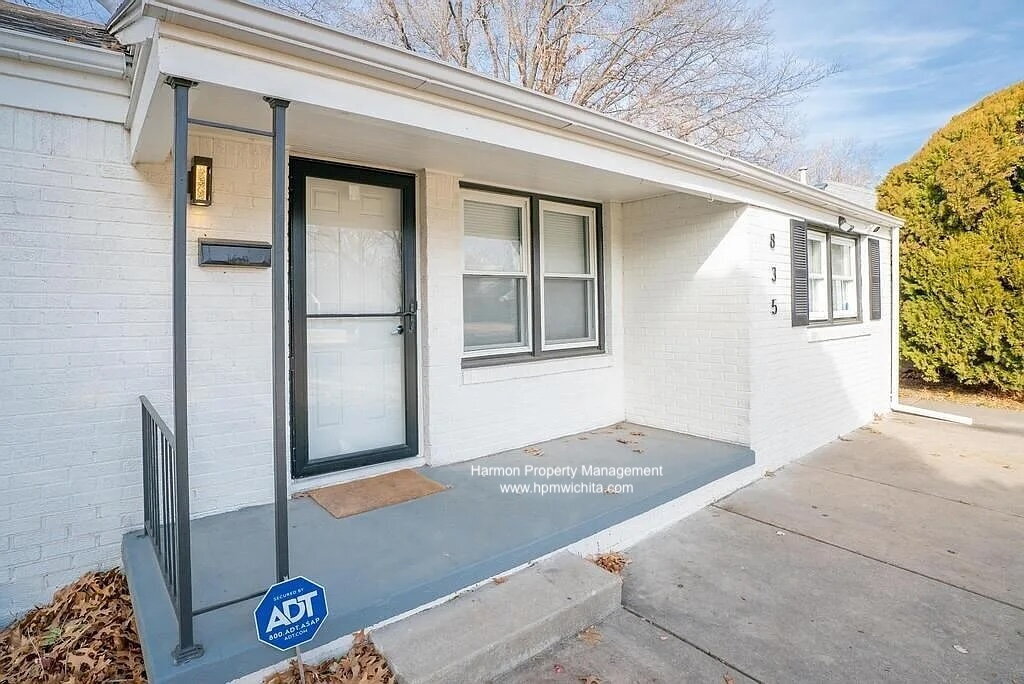Foto principal - 835 S Apache Dr