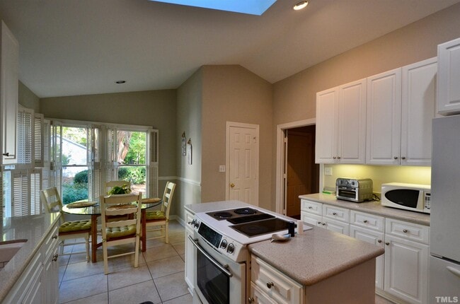 Building Photo - 531 Weathersfield