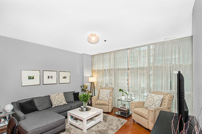 Foto del edificio - 225 S Sangamon St