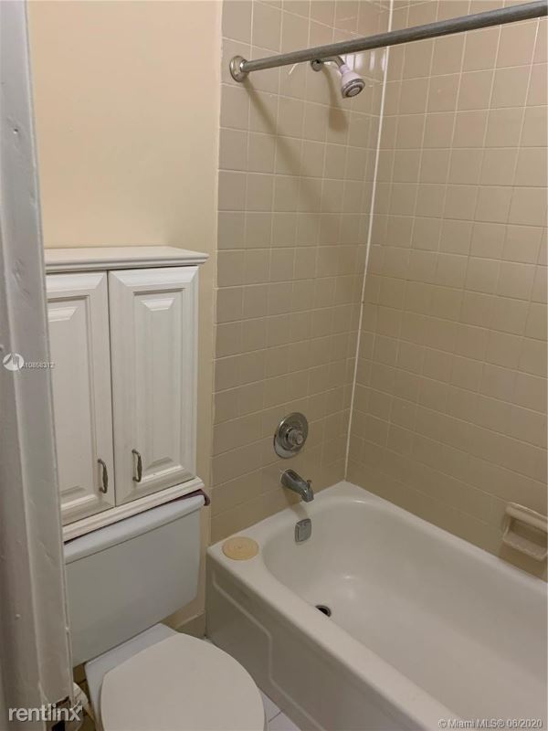 Building Photo - 870 SW 129th Pl