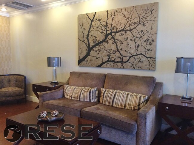 Building Photo - Stunning Condo in Heart of SLC