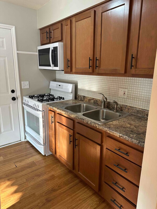 Foto del edificio - 3740 Dixie Dr