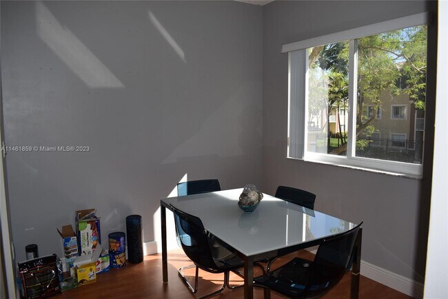 Foto del edificio - 7085 Nova Dr