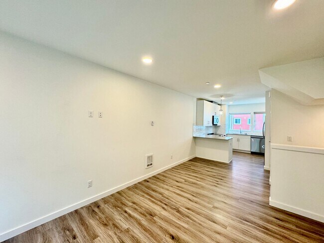 Building Photo - Great Townhome for rent