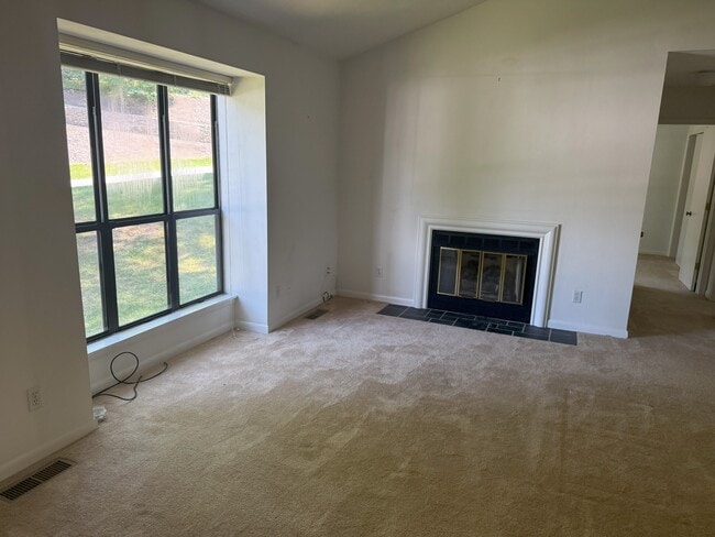 Foto del edificio - 4554 Summerset Dr