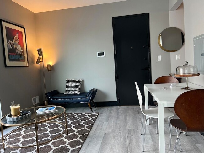 Foto del edificio - 55 Logan Ave
