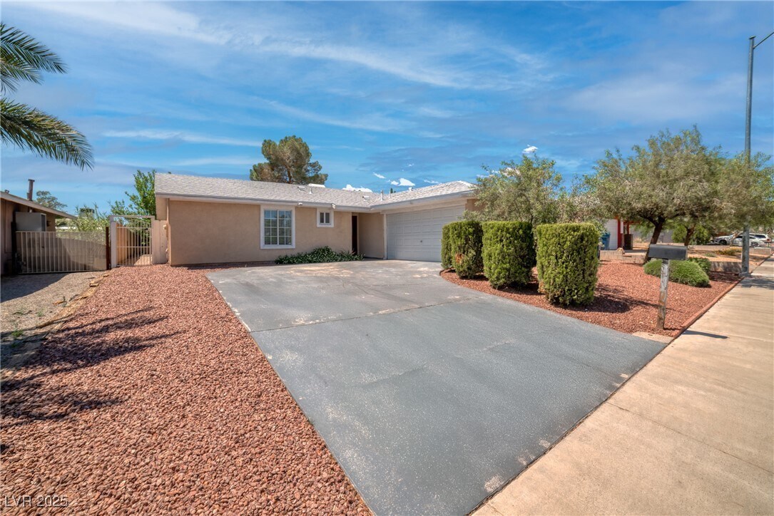 Foto principal - 6447 Newville Ave