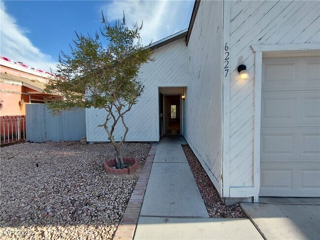 Building Photo - 6227 Don Gaspar Ave