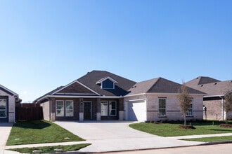 Building Photo - 2113 Nutmeg Wy